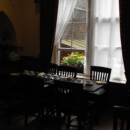 The Glen Guesthouse-3